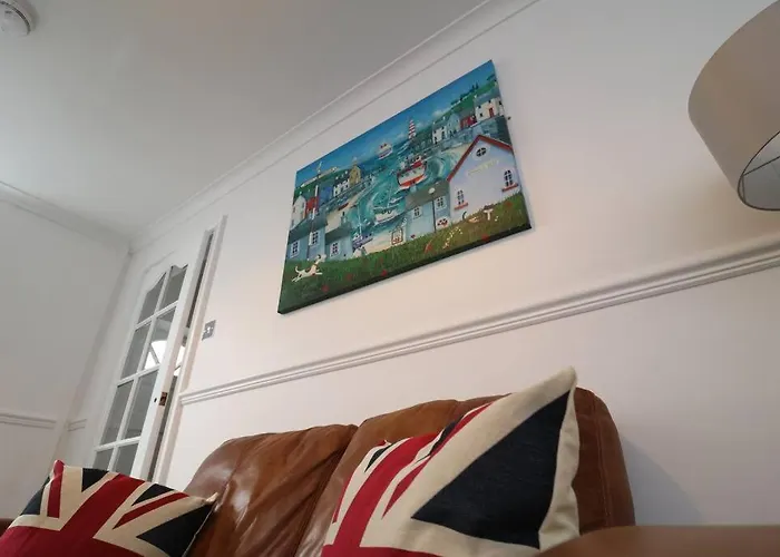 Cosy Two Bedroom Cottage